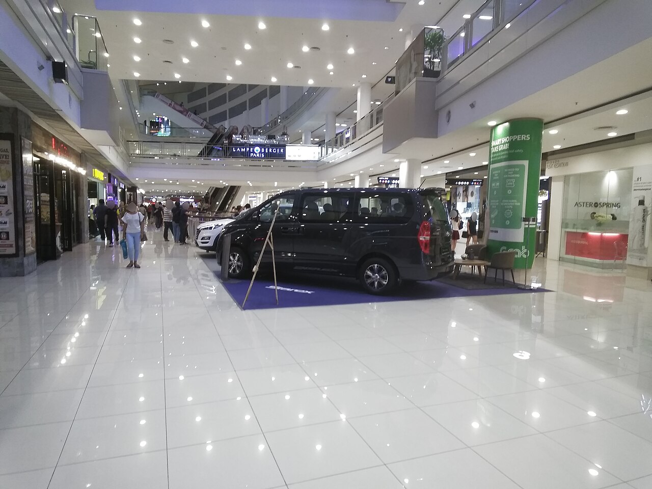 Real photo of a Hyundai Starex MPV for larger family group transfer reference