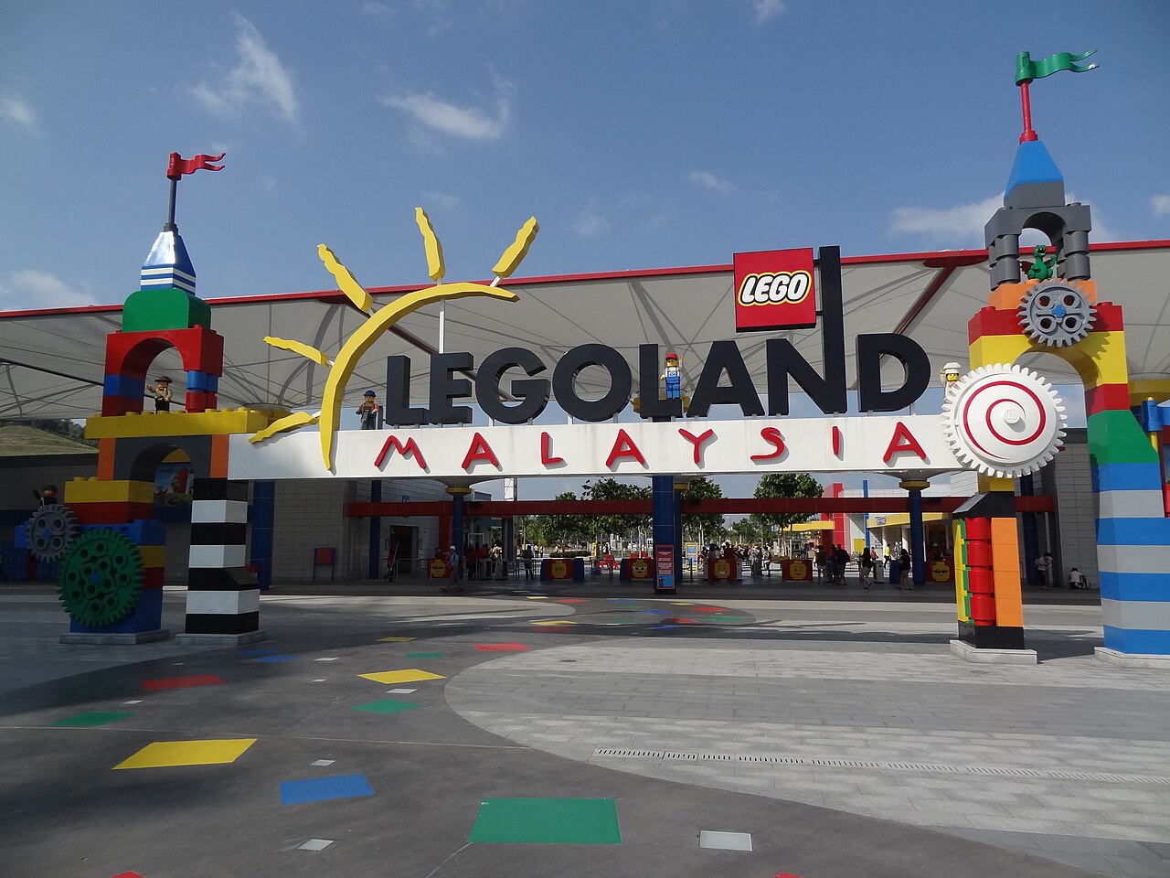 Real photo of the LEGOLAND Malaysia entrance area for family drop-off planning